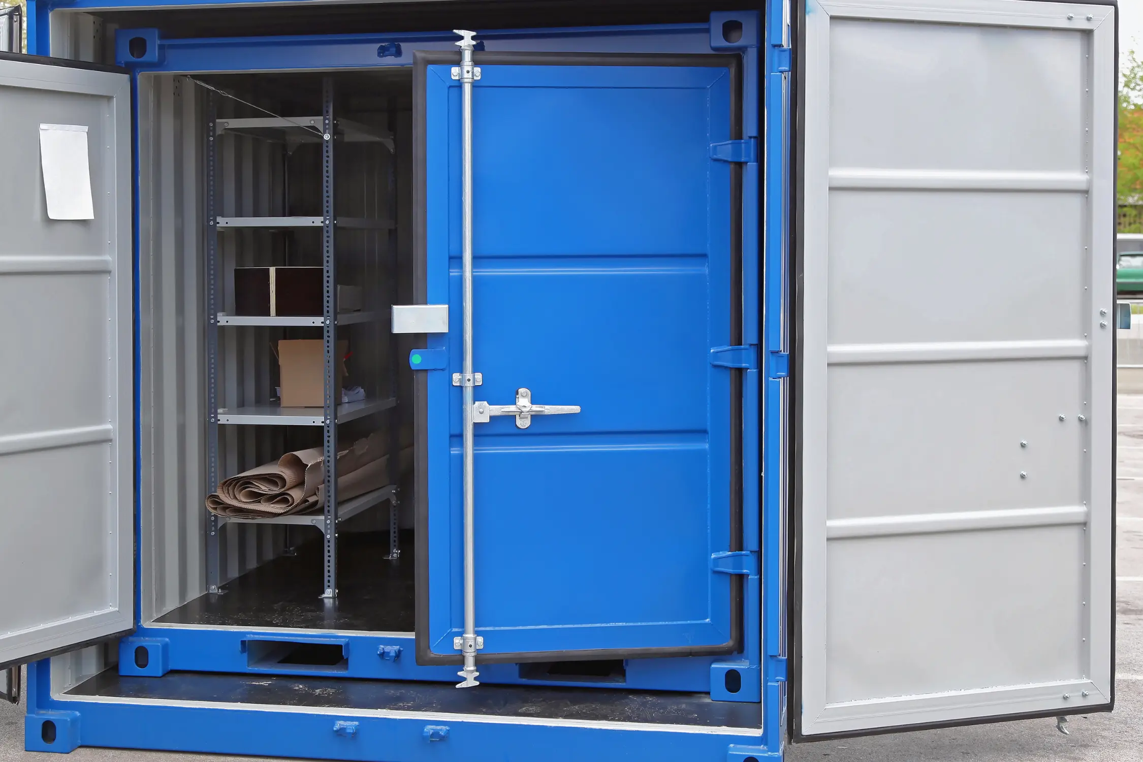 Container devanning in Southend